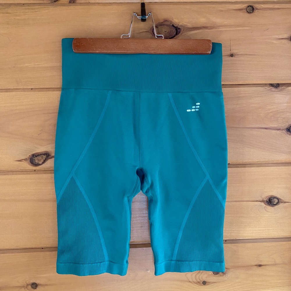 bcg Biker shorts in the color teal